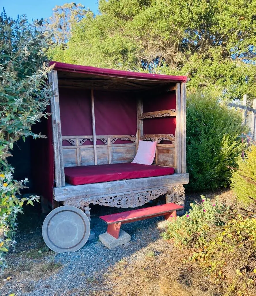 The ravens above the City of Angels